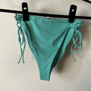 MD NWT DIPPIN’ DAISY’S TIE SIDE BIKINI BOTTOM